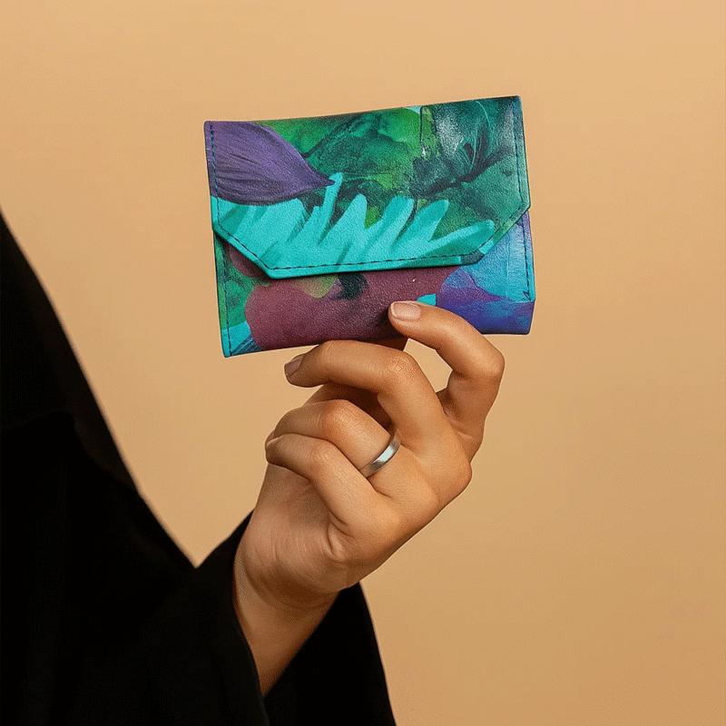 محفظة نسائية منقوشة