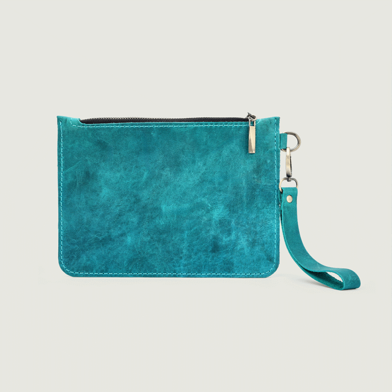 شنطة يد باللون الفيروزي