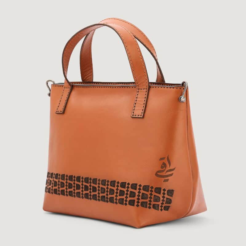 شنطة كتف بنقوش تراثية