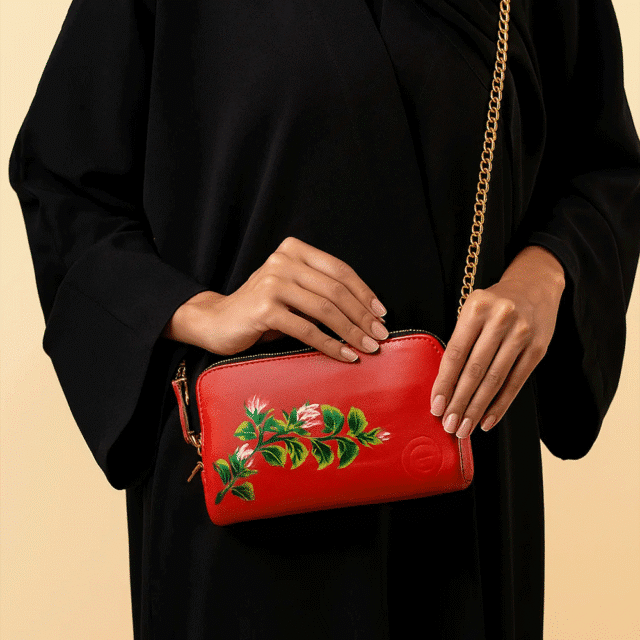 شنط جلد طبيعي حمراء