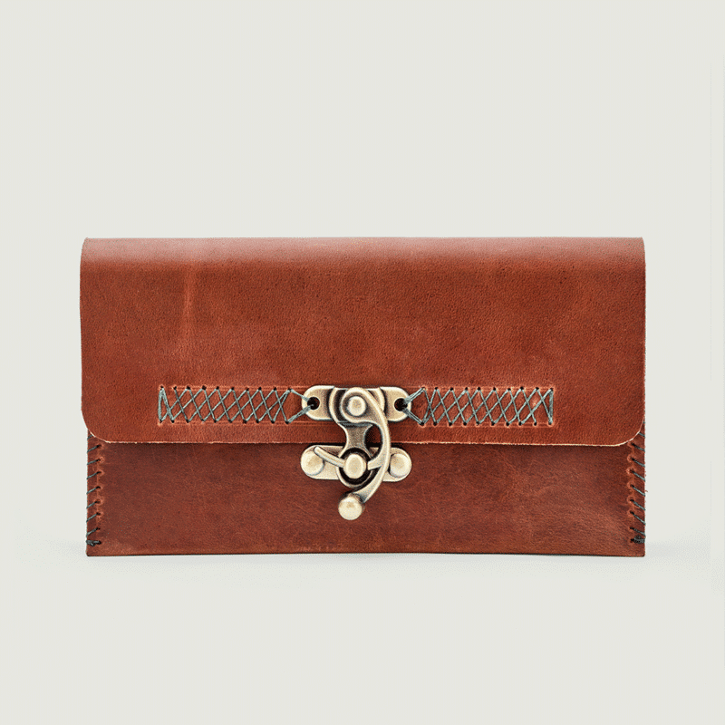 محفظة نسائية كبيرة